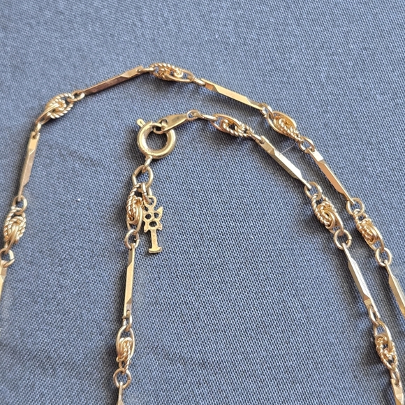 🌻#1 22-inch Gold toned necklace - Picture 6 of 6